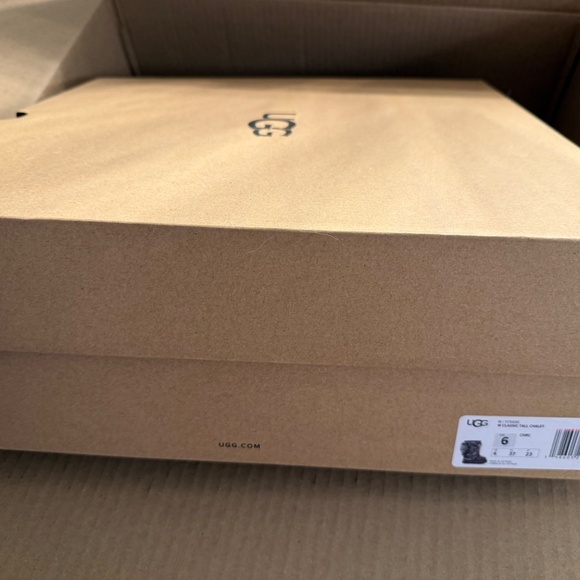 UGG chalet tall boots - Picture 4 of 4